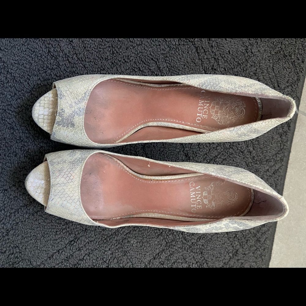 High heels, Vince Camuto, sliver snake skin print